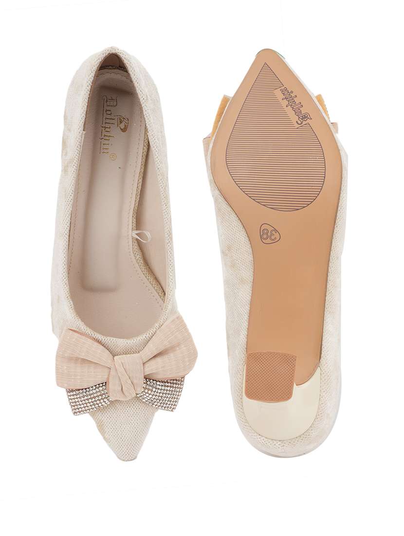 women slip on pump - 22187118 -  Standard Image - 3