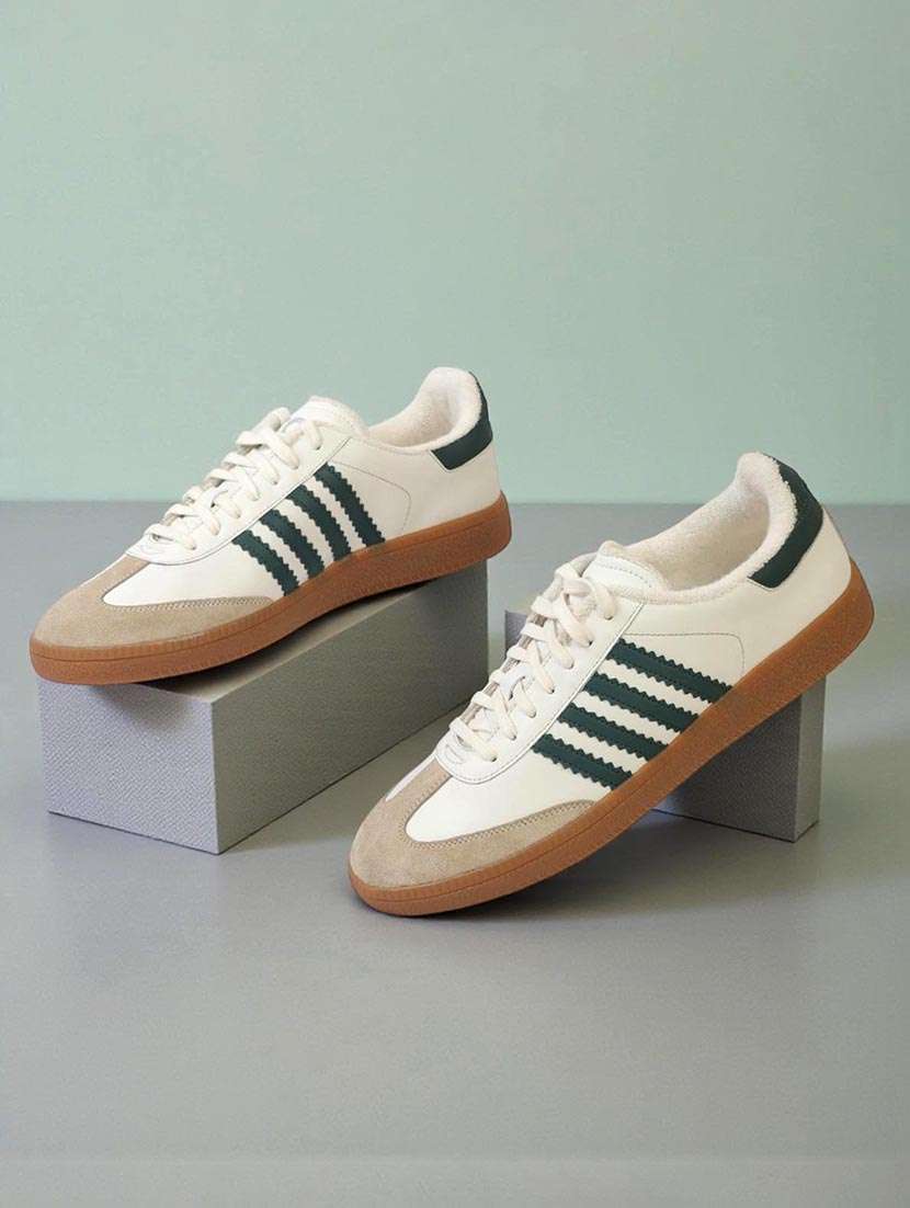 men striped lace up sneaker