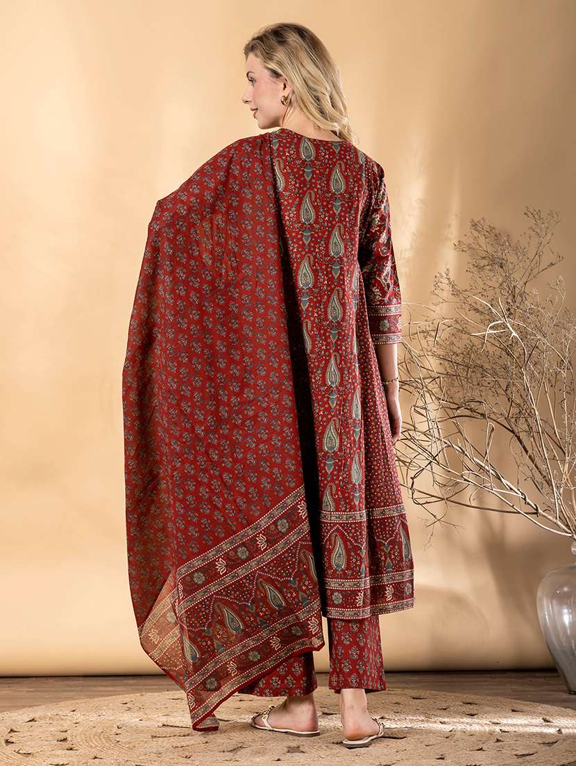 women paisley printed three quarter sleeve kurta pant with dupatta set - 22187419 -  Standard Image - 3