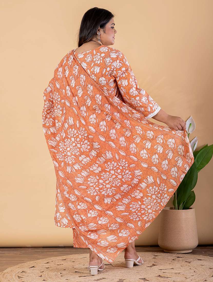 women plus size three quarter sleeve kurta pant with dupatta set - 22187432 -  Standard Image - 3