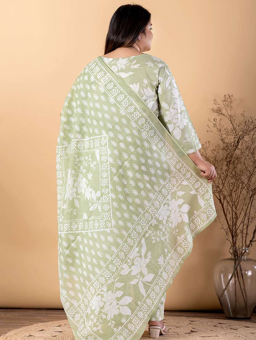 women plus size three quarter sleeve kurta pant with dupatta set - 22187440 -  Standard Image - 3