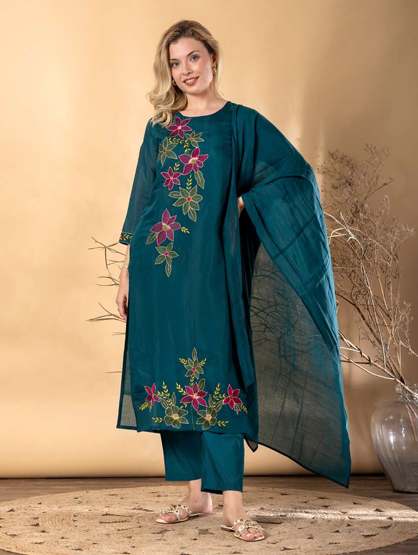 women solid with work three quarter sleeve kurta pant with dupatta set