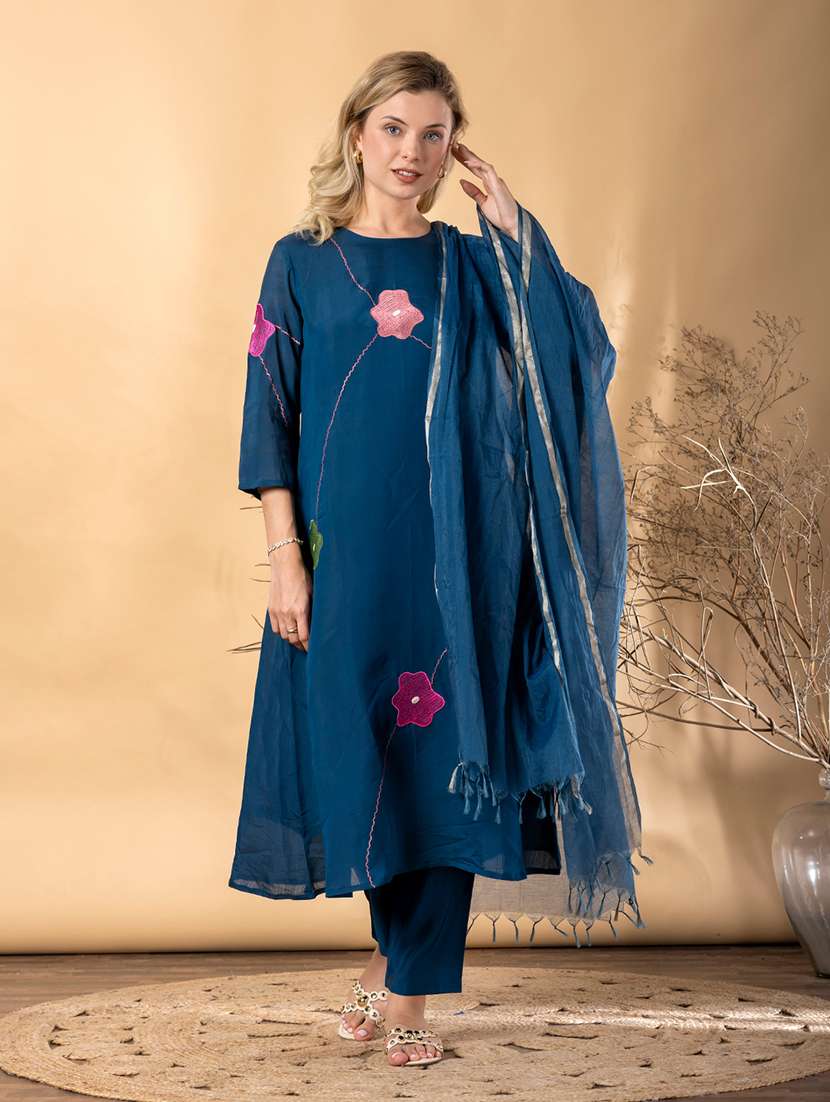 women solid with work three quarter sleeve kurta pant with dupatta set