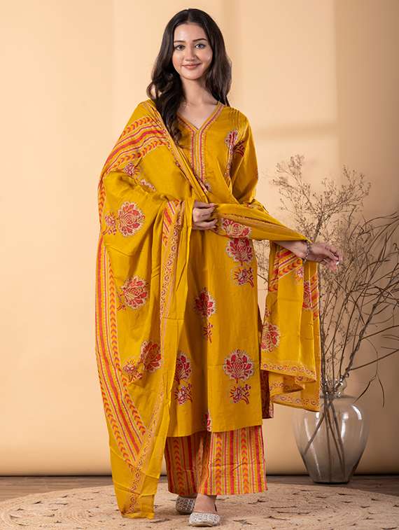 women floral three quarter sleeve kurta palazzo with dupatta set