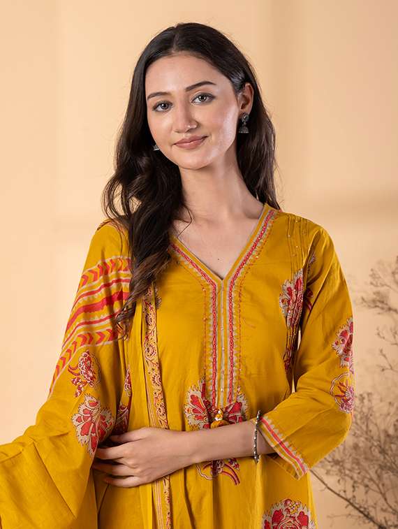 women floral three quarter sleeve kurta palazzo with dupatta set - 22187453 -  Standard Image - 5