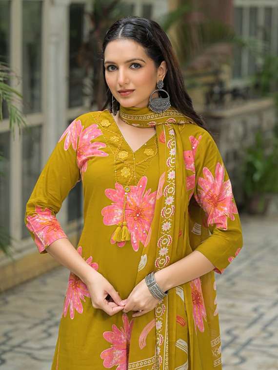 women floral three quarter sleeve kurta palazzo with dupatta set - 22187456 -  Standard Image - 5