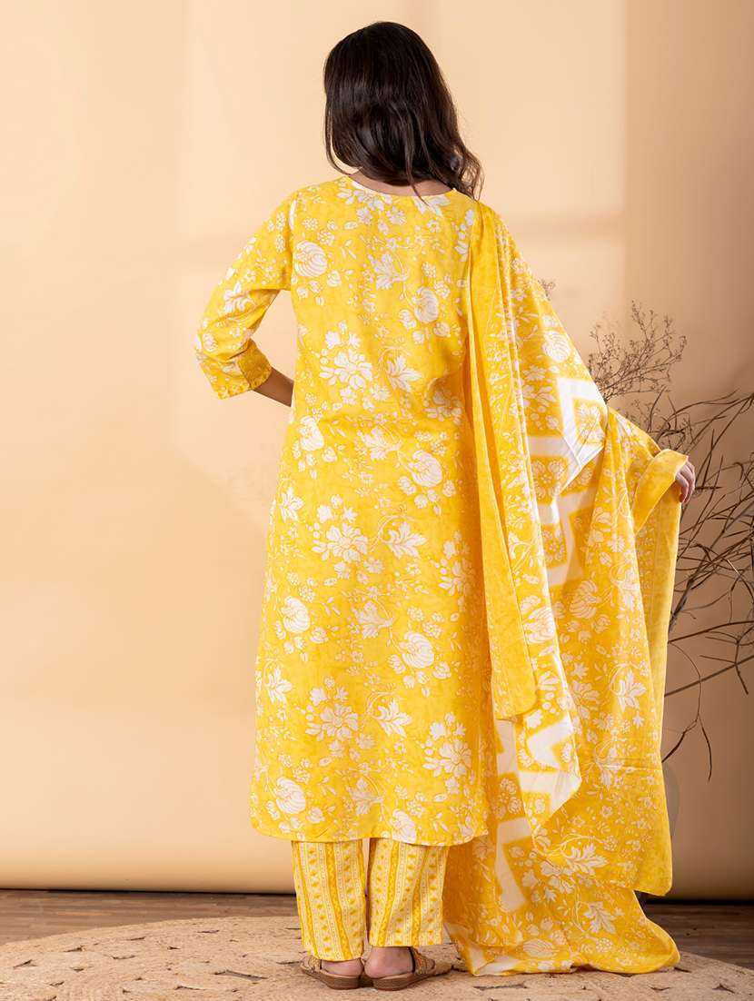 women floral three quarter sleeve kurta pant with dupatta set - 22187461 -  Standard Image - 3