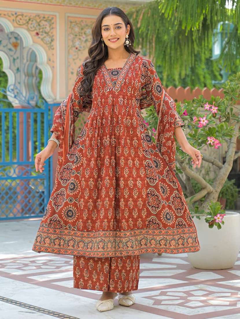 women printed three quarter sleeve kurta palazzo with dupatta set - 22187499 -  Standard Image - 3