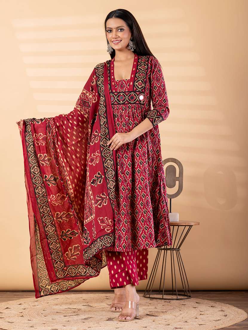 women printed three quarter sleeve kurta palazzo with dupatta set - 22187502 -  Standard Image - 3