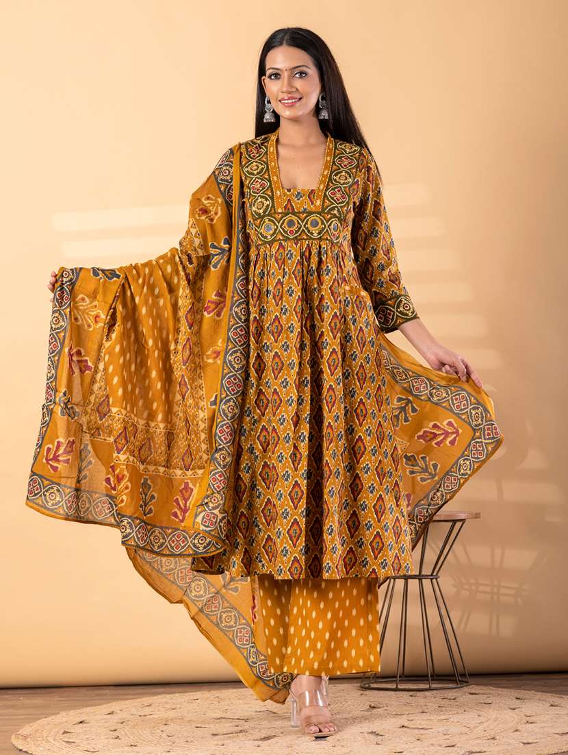 women printed three quarter sleeve kurta palazzo with dupatta set - 22187503 -  Standard Image - 3