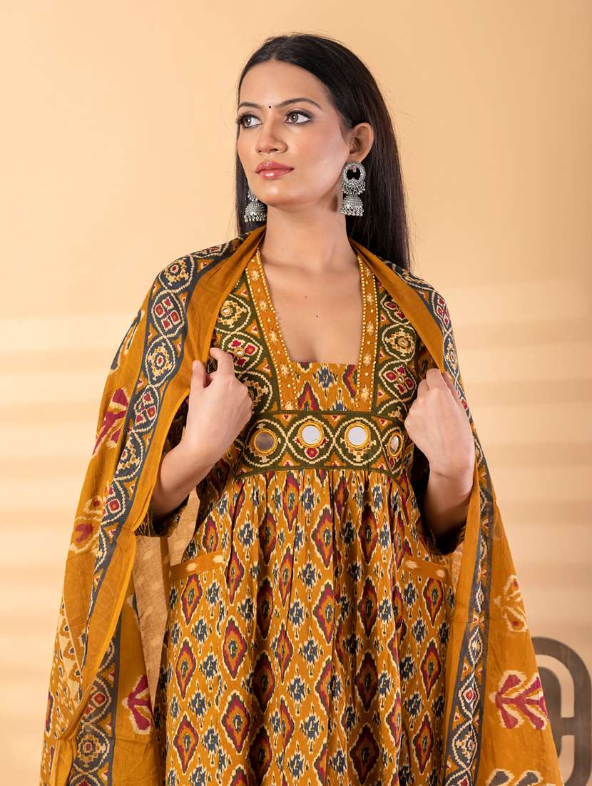 women printed three quarter sleeve kurta palazzo with dupatta set - 22187503 -  Standard Image - 5