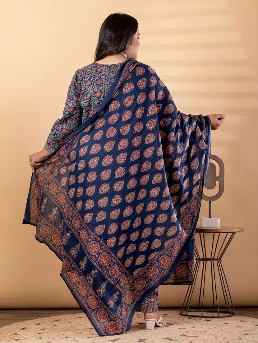 women plus size three quarter sleeve kurta pant with dupatta set - 22187520 -  Standard Image - 3