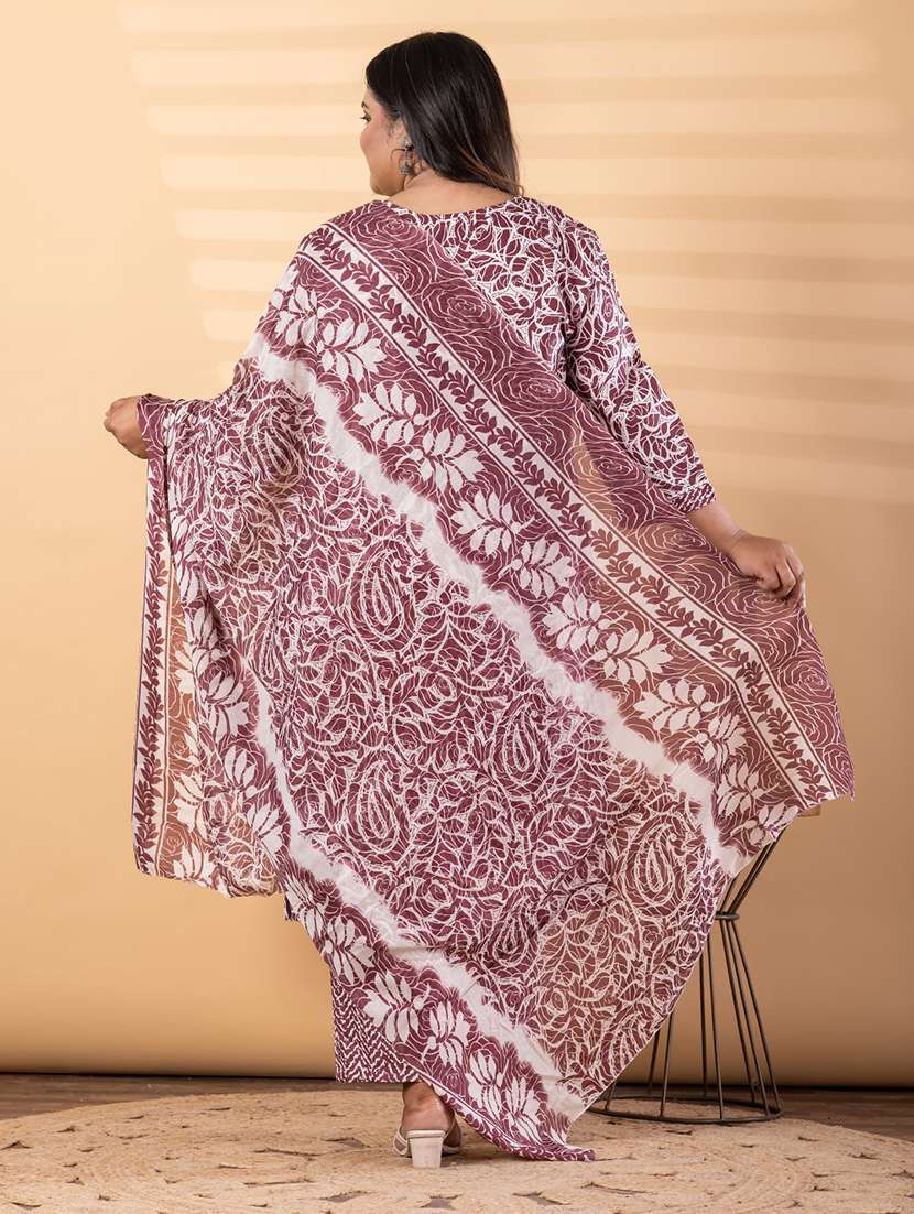 women plus size three quarter sleeve kurta pant with dupatta set - 22187525 -  Standard Image - 3