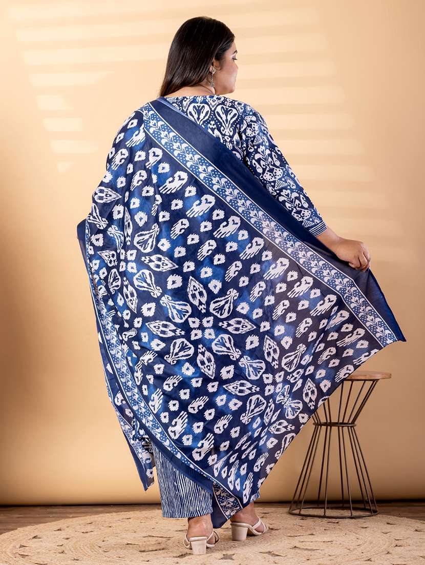 women plus size three quarter sleeve kurta pant with dupatta set - 22187526 -  Standard Image - 3