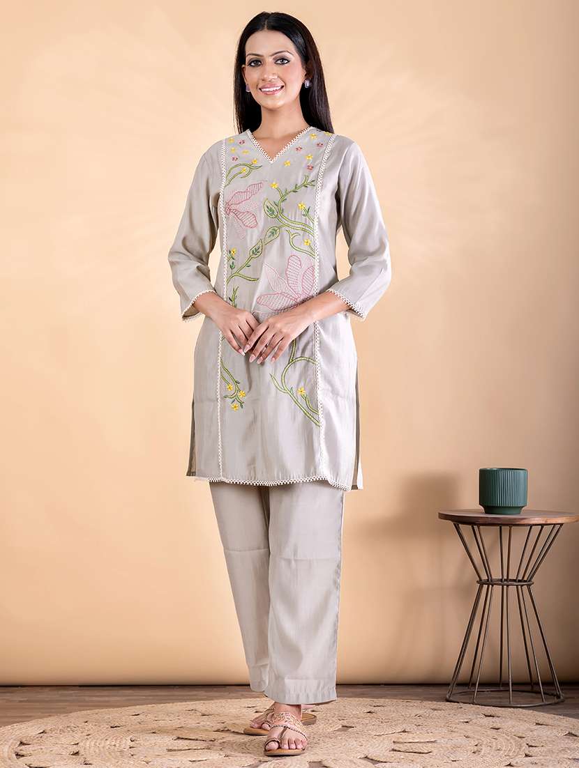 women solid with work three quarter sleeve kurta pant set