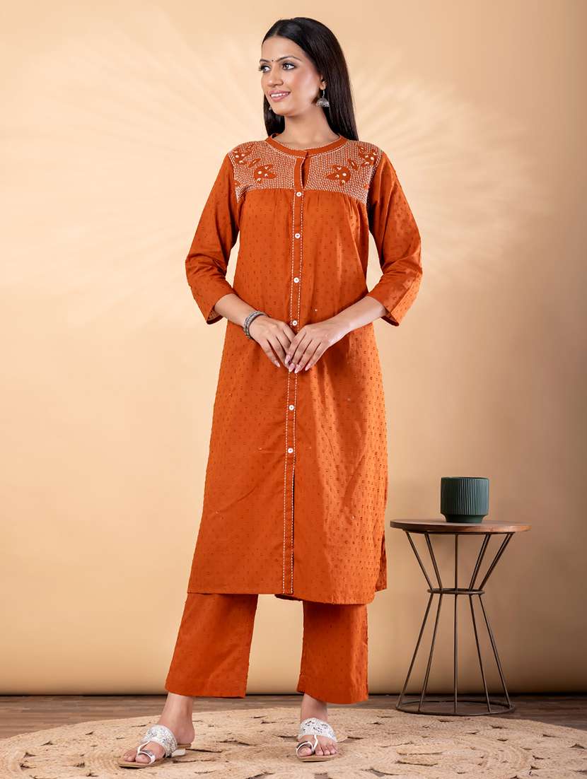 women self design three quarter sleeve kurta pant set