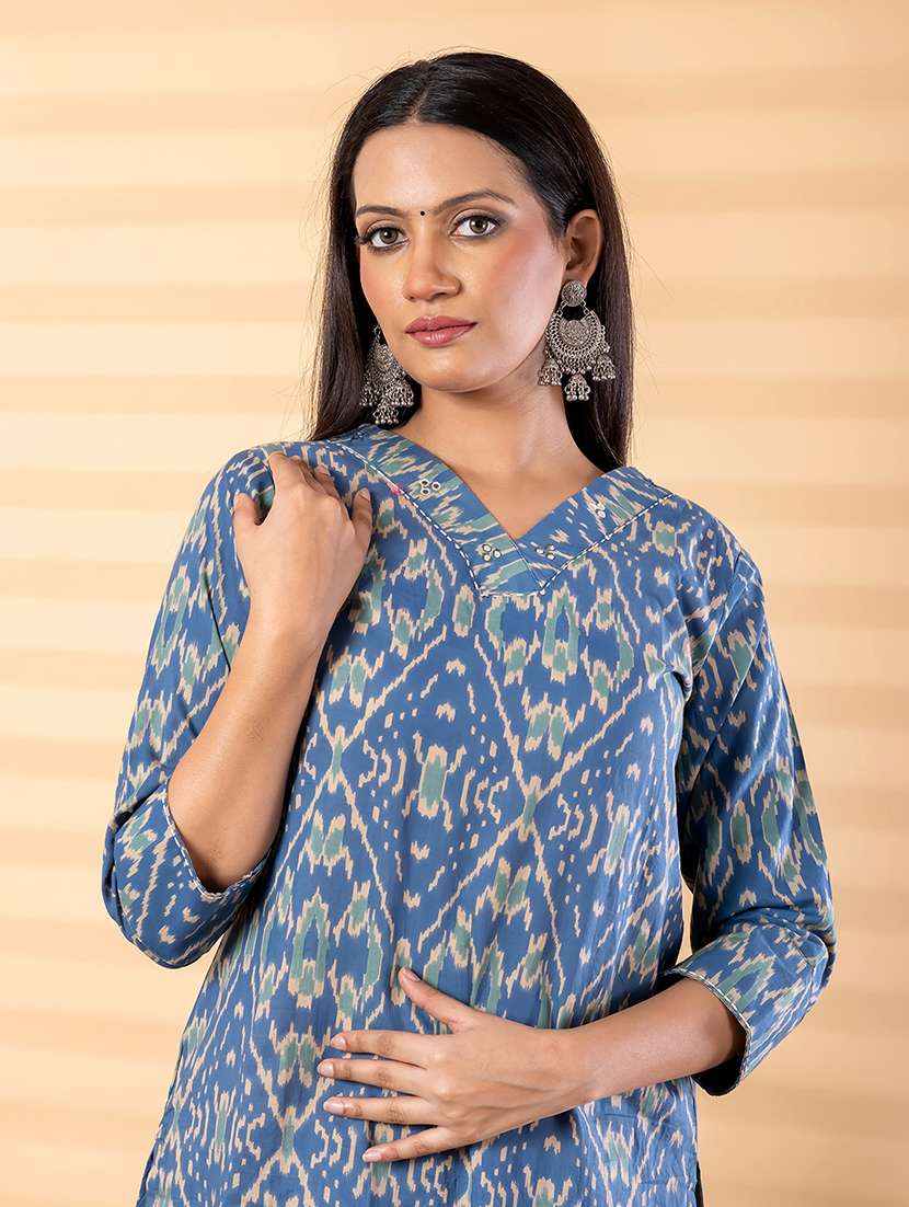 women ikat printed three quarter sleeve kurta palazzo set - 22187574 -  Standard Image - 5