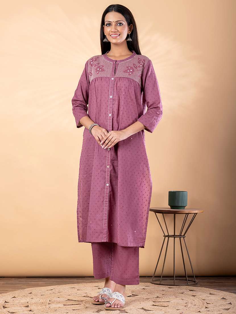 women self design three quarter sleeve kurta pant set