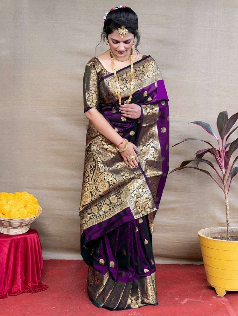 women self design kanjivaram saree with blouse