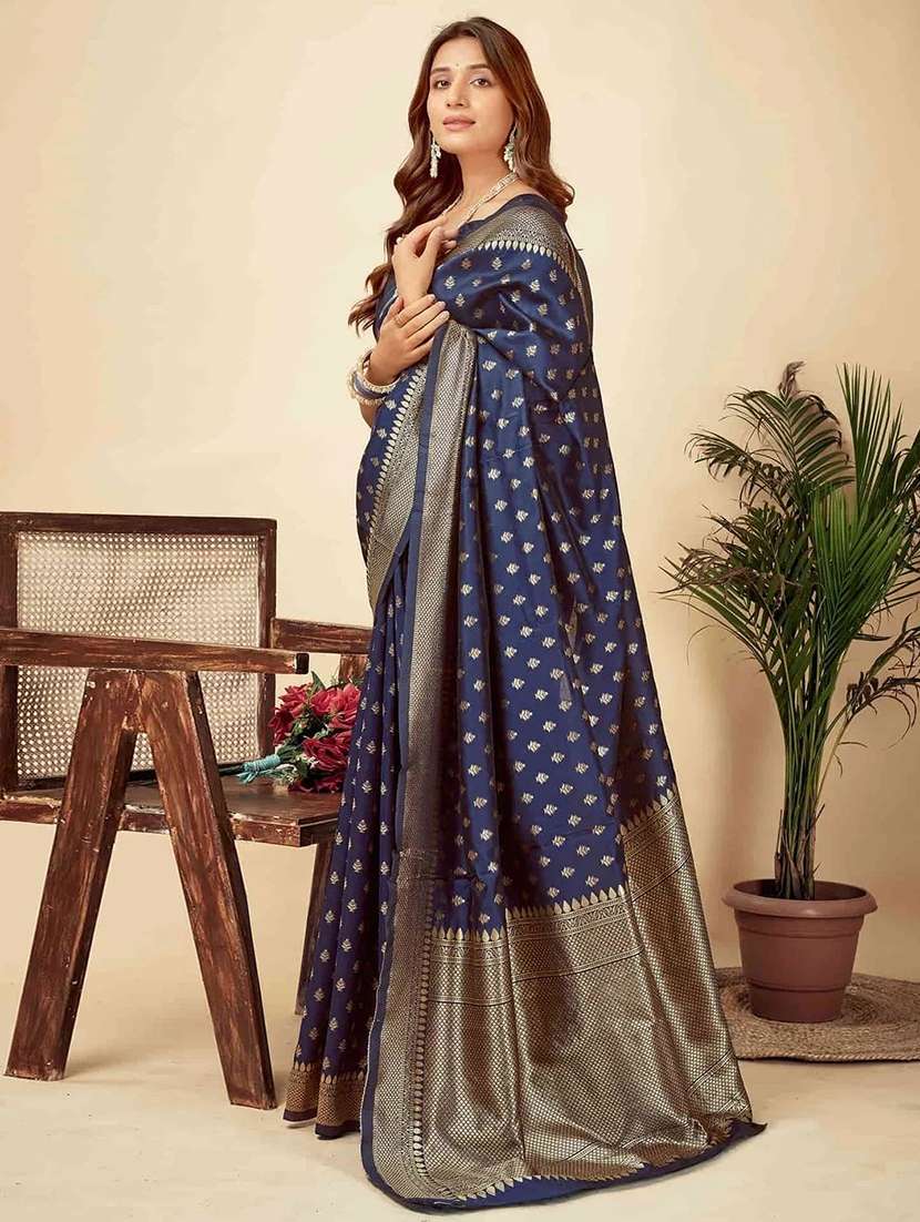 women self design kanjivaram saree with blouse