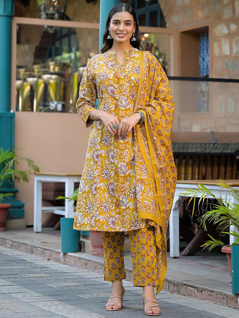 women floral three quarter sleeve kurta pant with dupatta set
