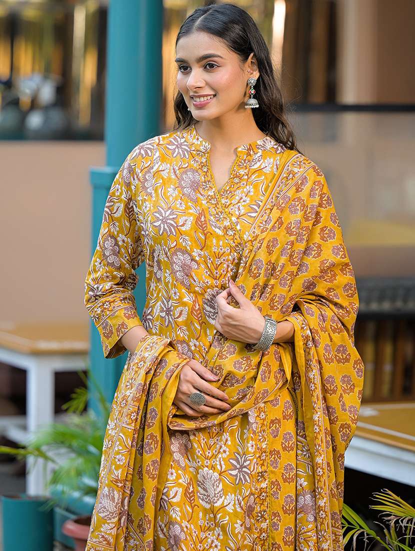 women floral three quarter sleeve kurta pant with dupatta set - 22187657 -  Standard Image - 5