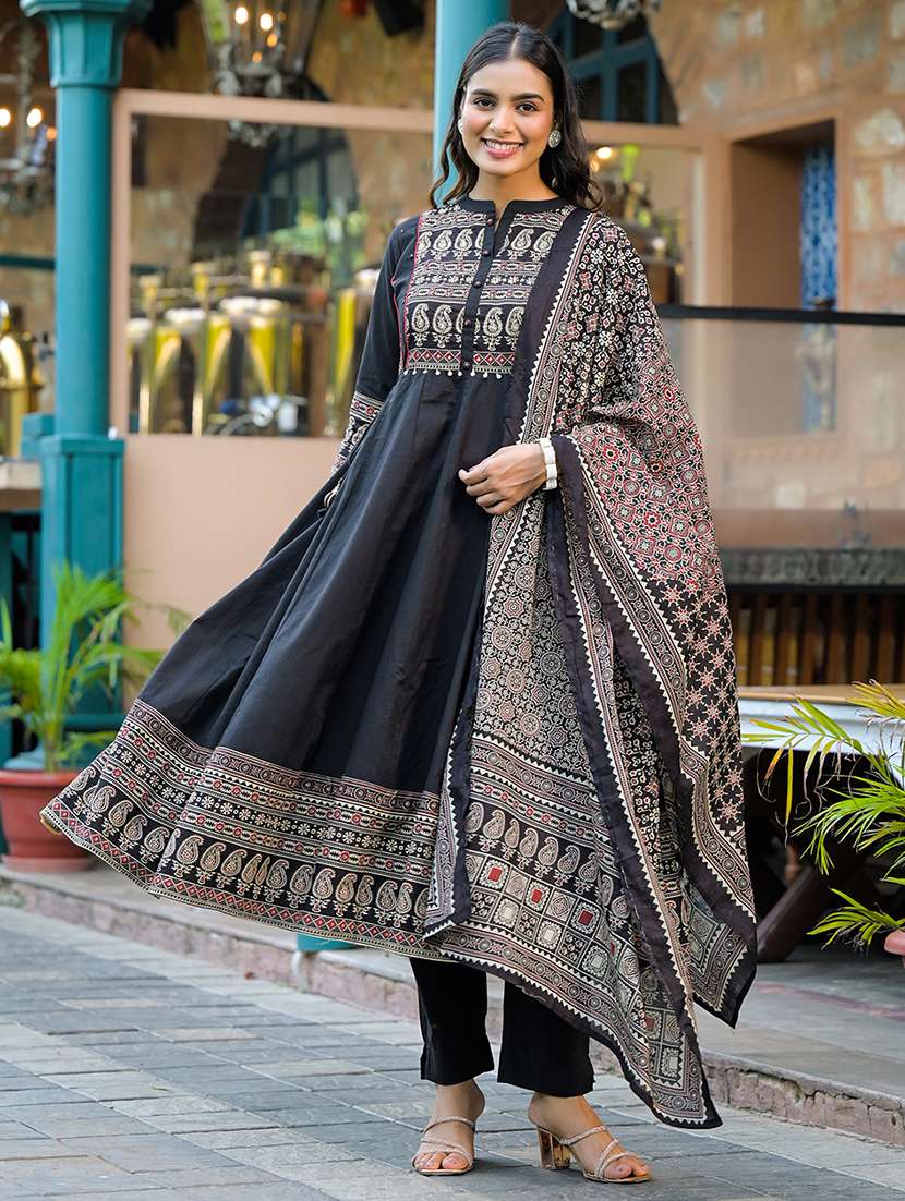 women printed three quarter sleeve kurta pant with dupatta set