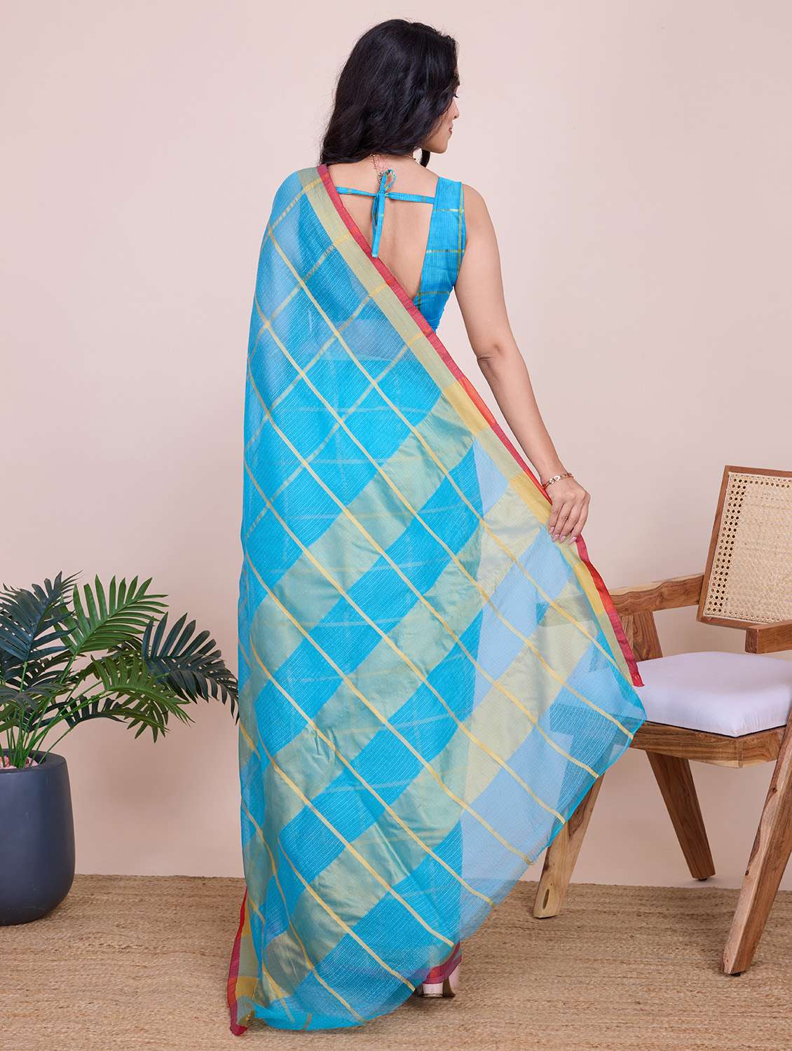 women checkered bordered saree with blouse - 22187798 -  Standard Image - 3