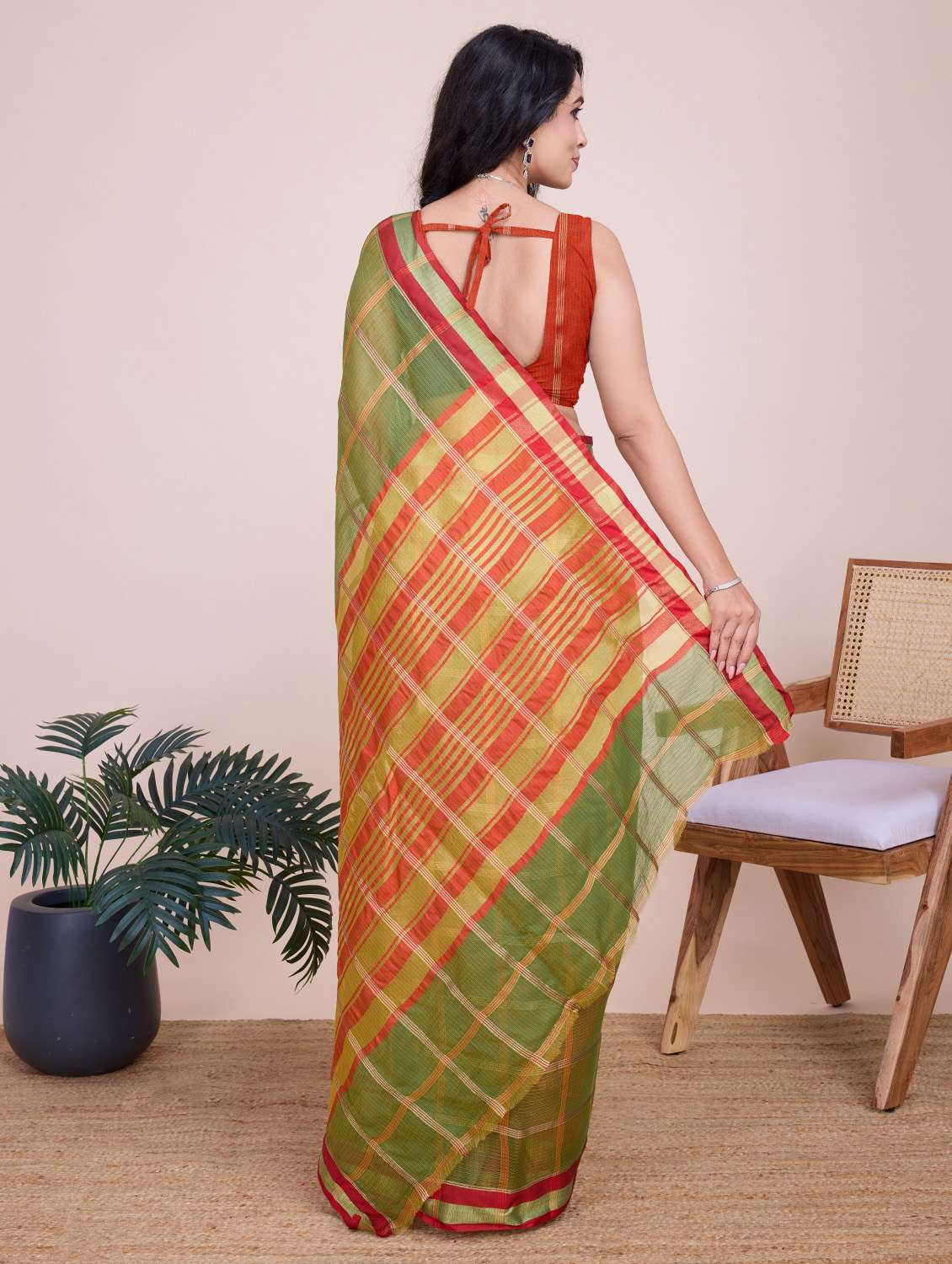women checkered bordered saree with blouse - 22187800 -  Standard Image - 3