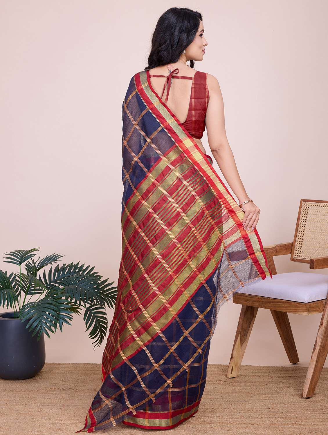 women checkered bordered saree with blouse - 22187801 -  Standard Image - 3