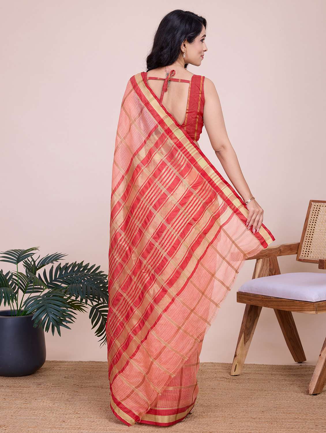 women checkered bordered saree with blouse - 22187802 -  Standard Image - 3