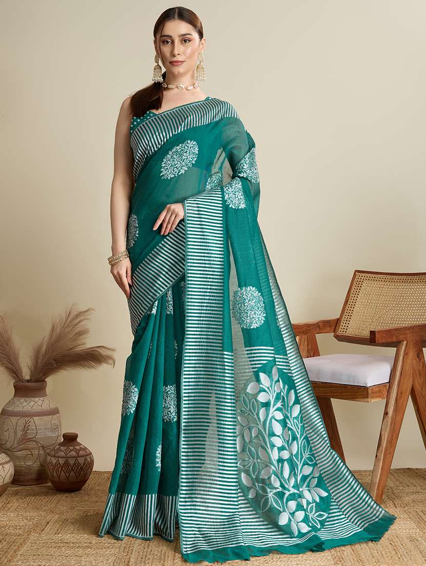 women self design bordered saree with blouse