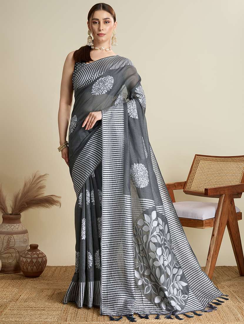 women self design bordered saree with blouse