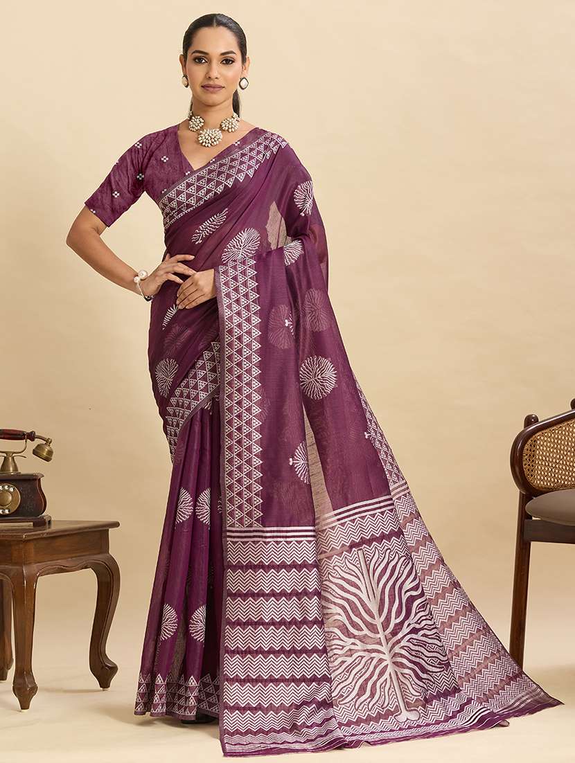 women self design bordered saree with blouse