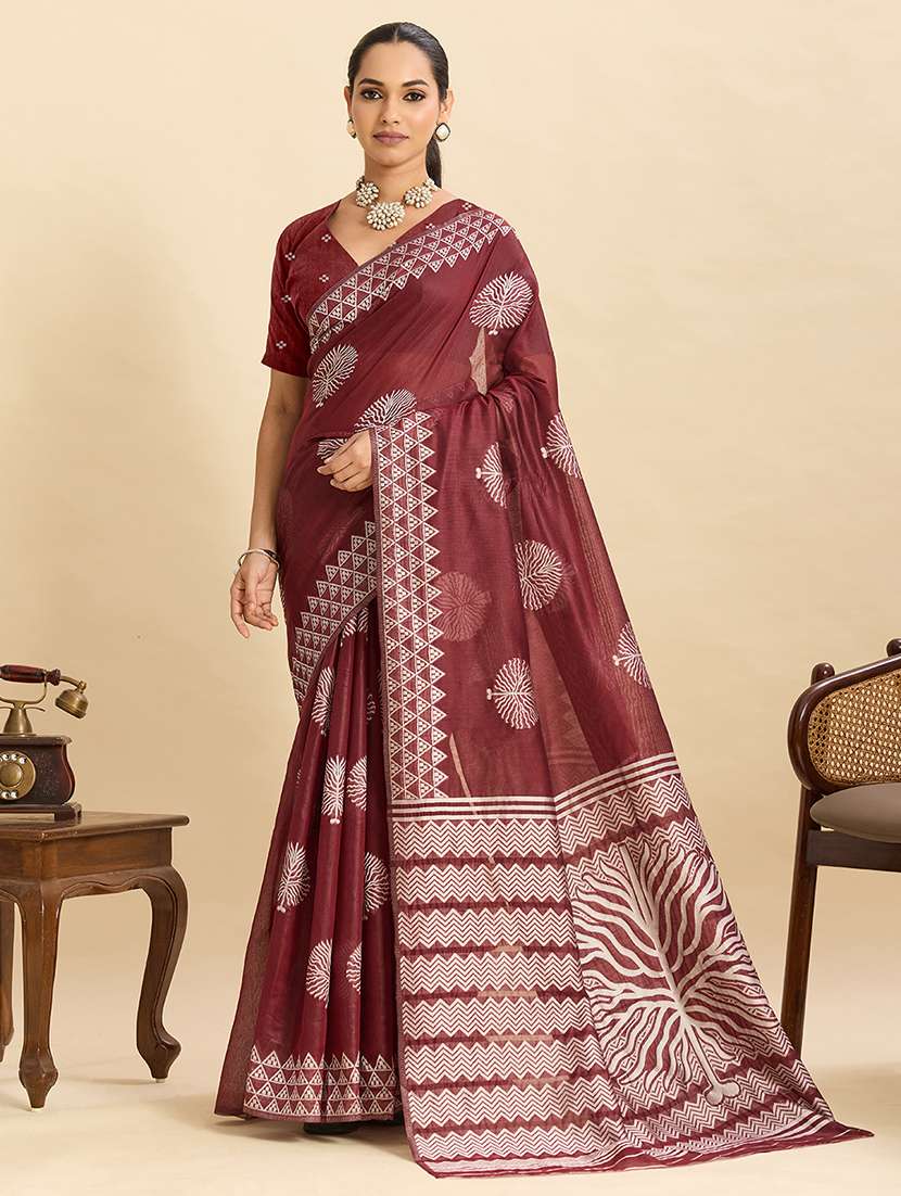 women self design bordered saree with blouse