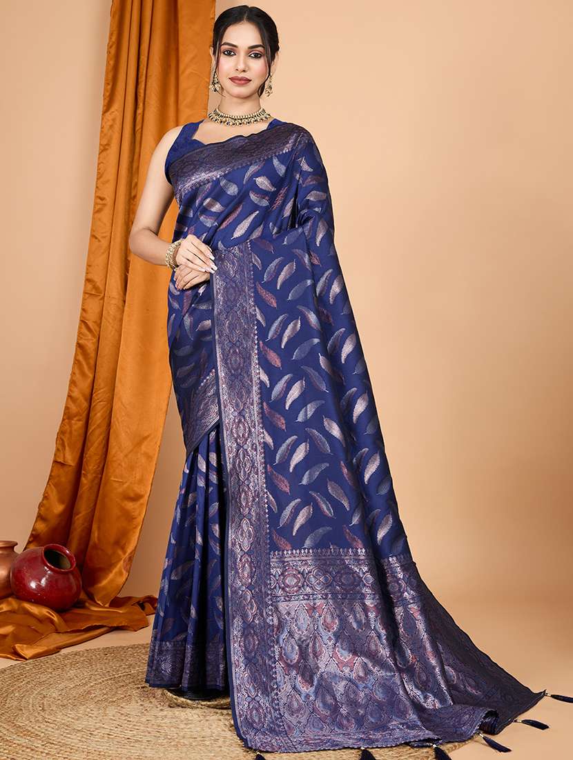 women self design bordered saree with blouse