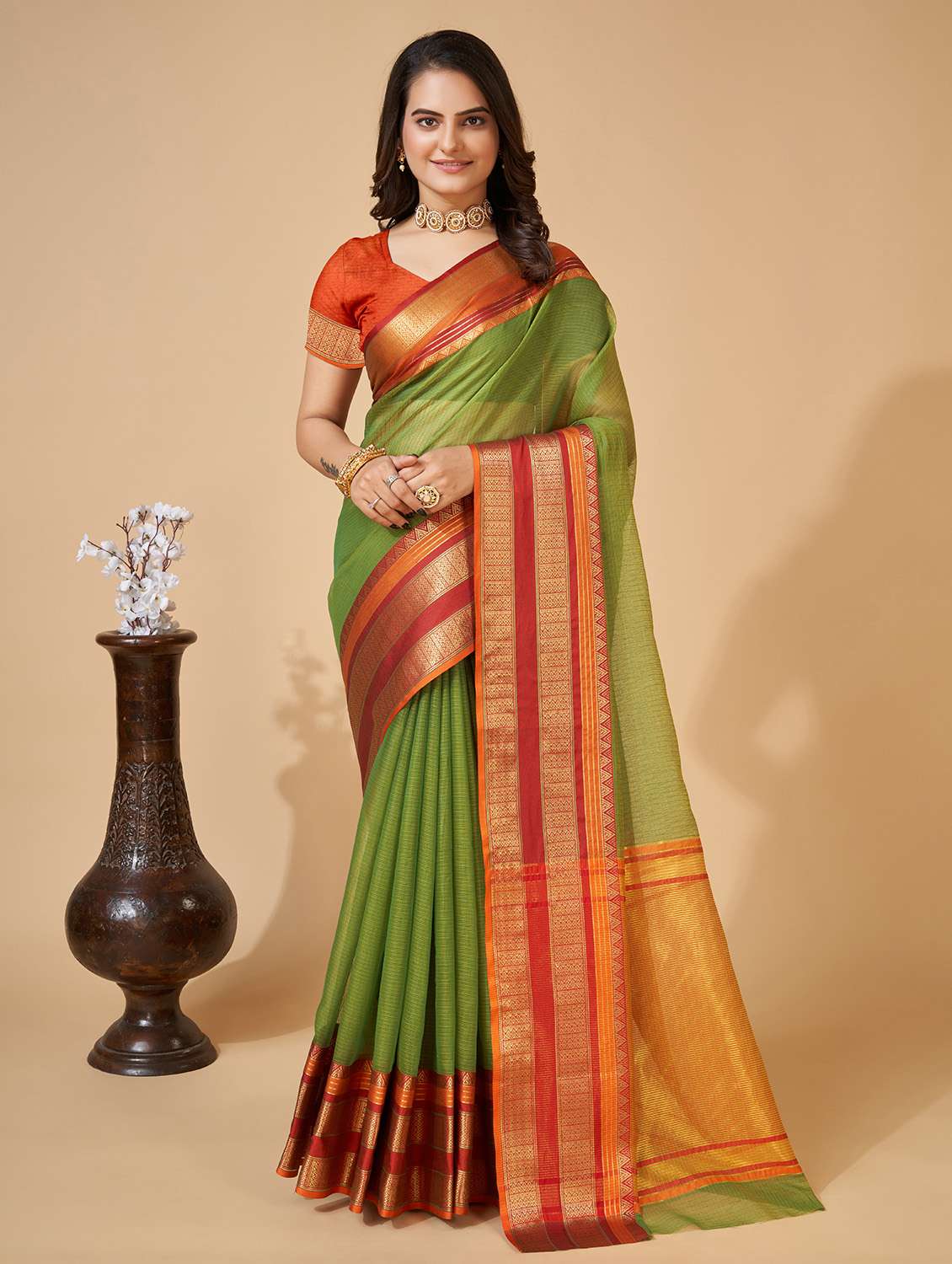 women solid with bordered saree with blouse - 22187886 -  Zoom Image - 0
