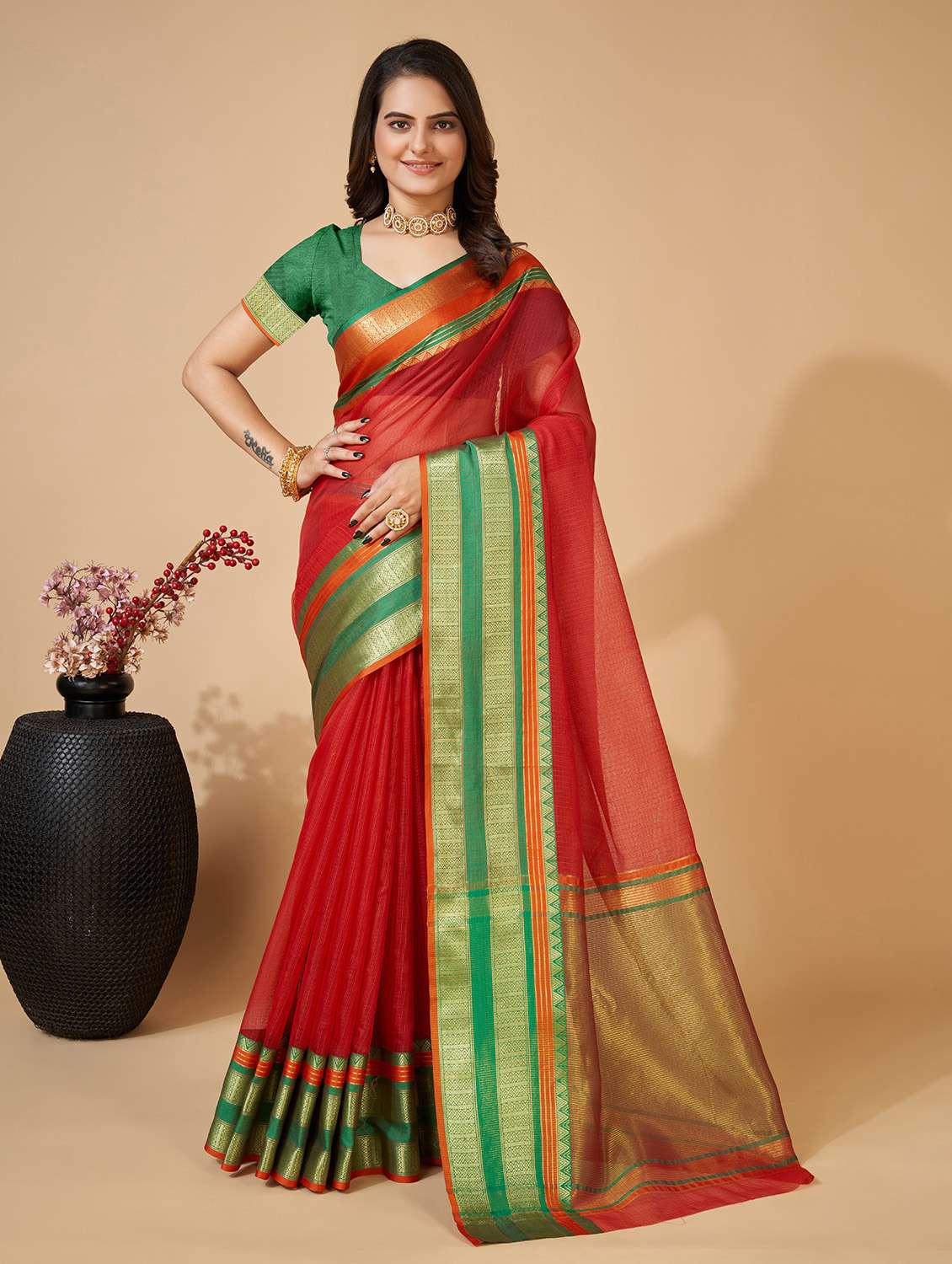women solid with bordered saree with blouse