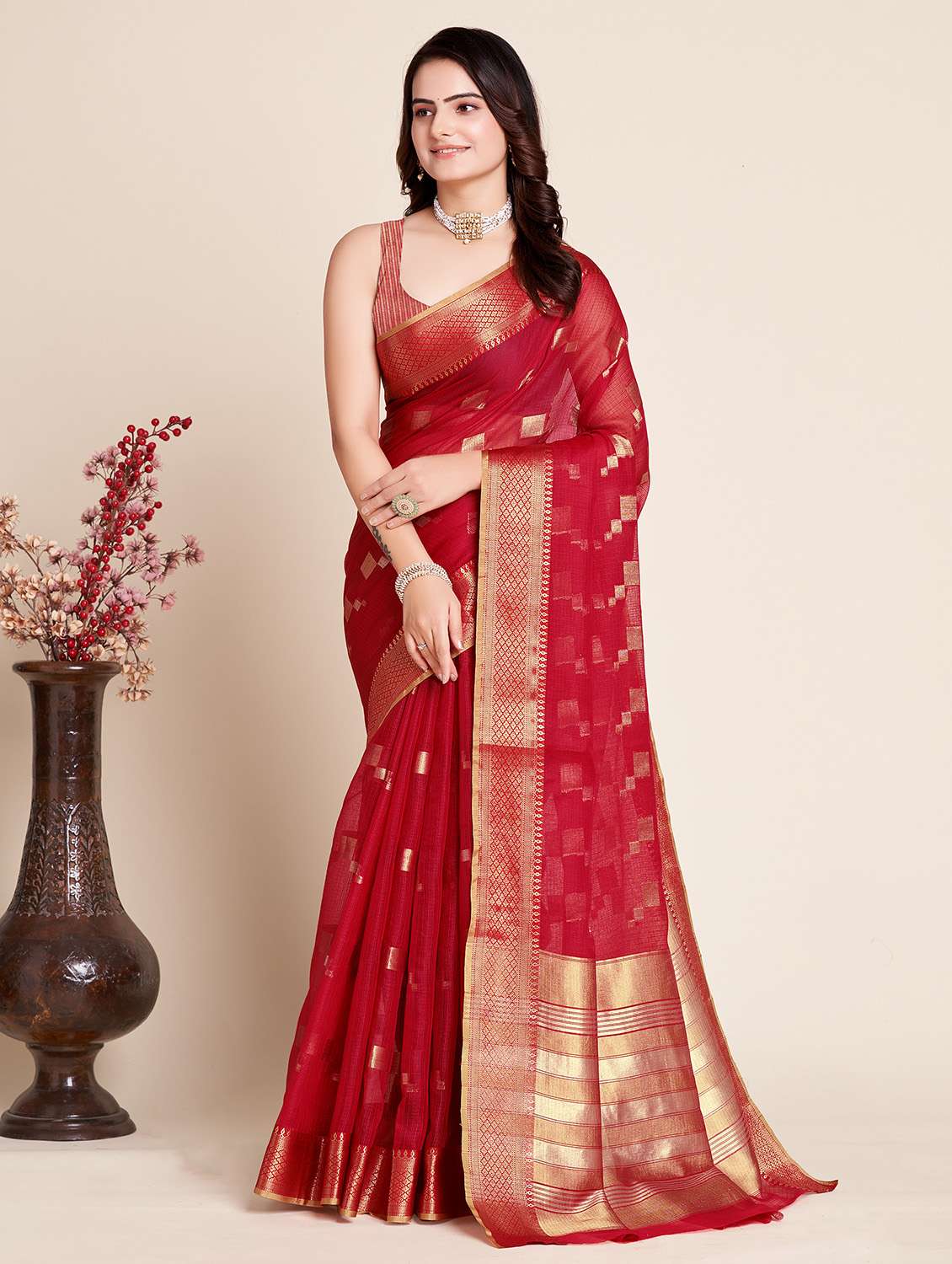 women self design bordered saree with blouse