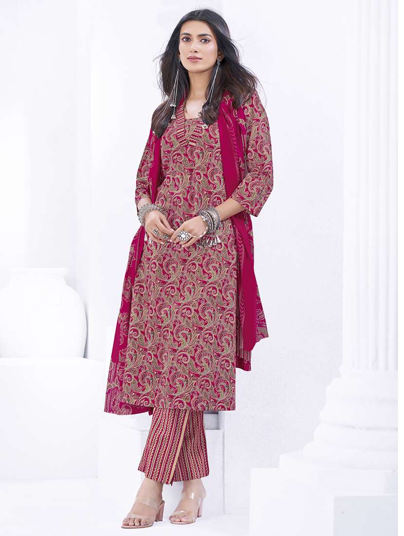 women paisley printed three quarter sleeve kurta pant with dupatta set