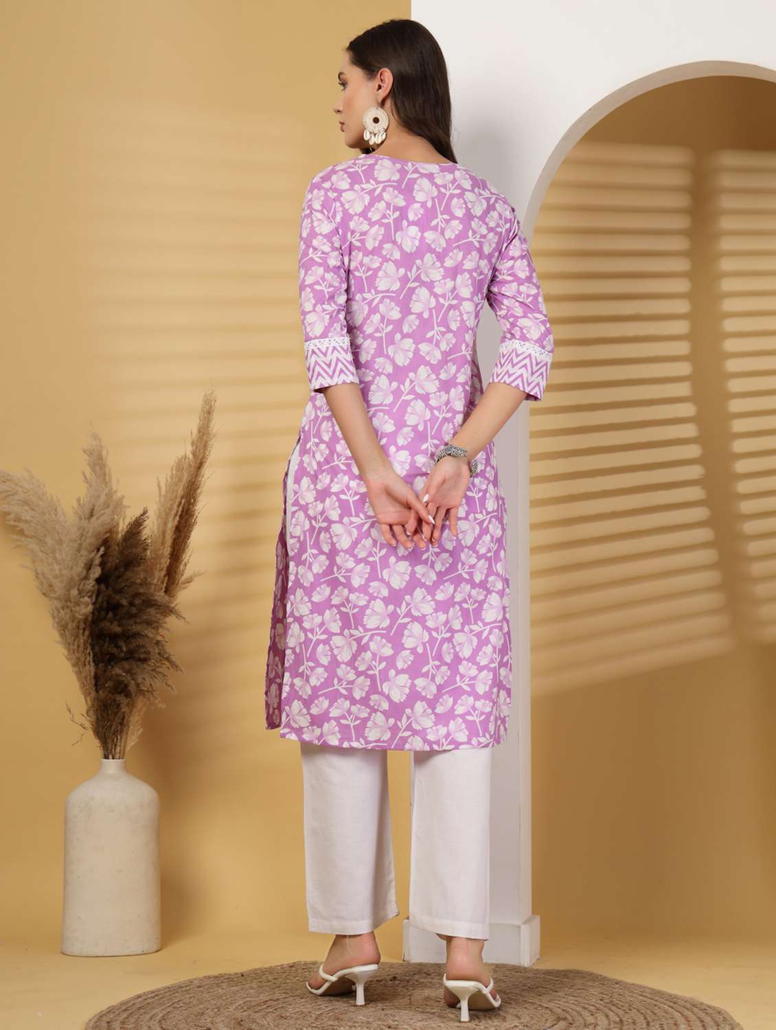 women floral three quarter sleeve straight kurta - 22217639 -  Standard Image - 3