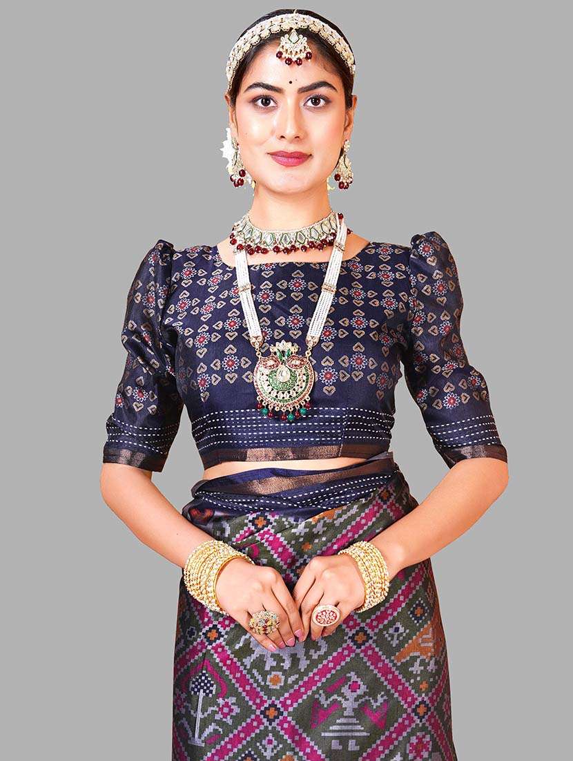 women printed patola saree with blouse - 22217973 -  Standard Image - 5