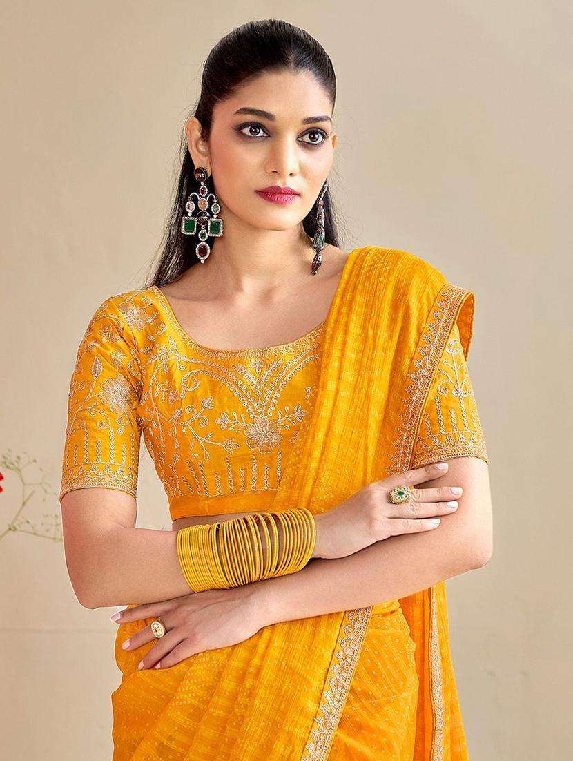 women bandhani printed saree with blouse - 22217987 -  Standard Image - 3