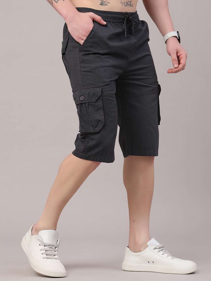 men solid mid rise three fourth cargo shorts - 22218190 -  Standard Image - 3