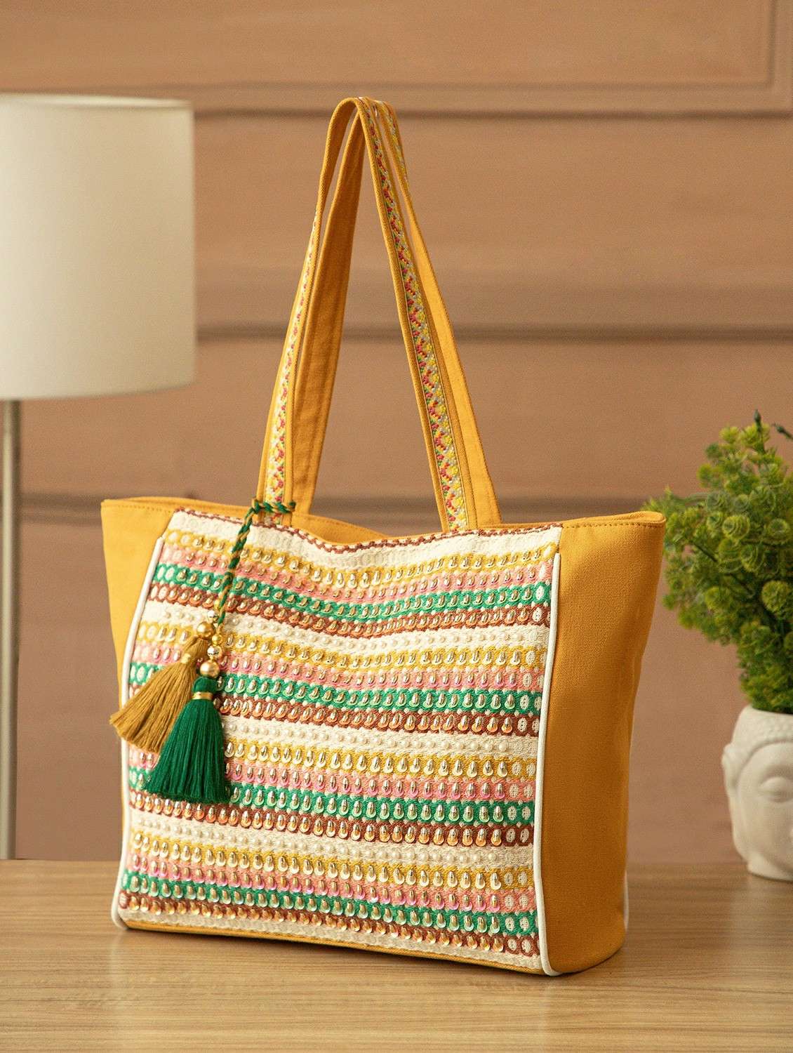  women embellished everydaytote bag