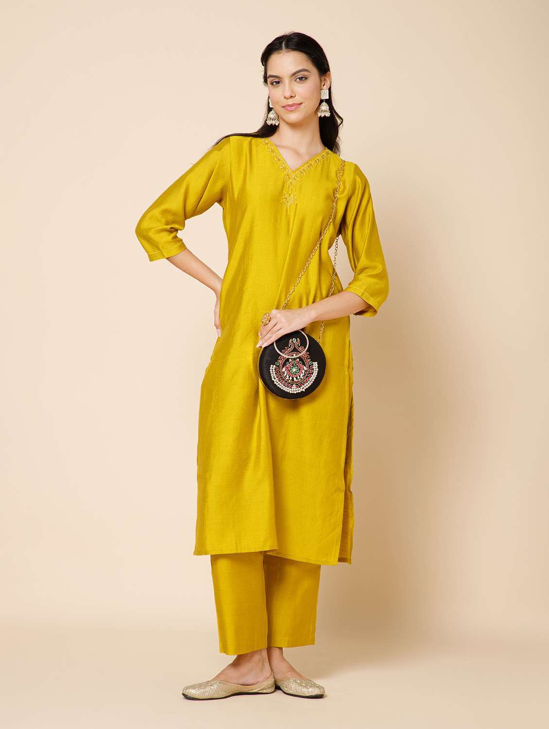 women embellished black faux silk party clutch - 22220133 -  Standard Image - 5