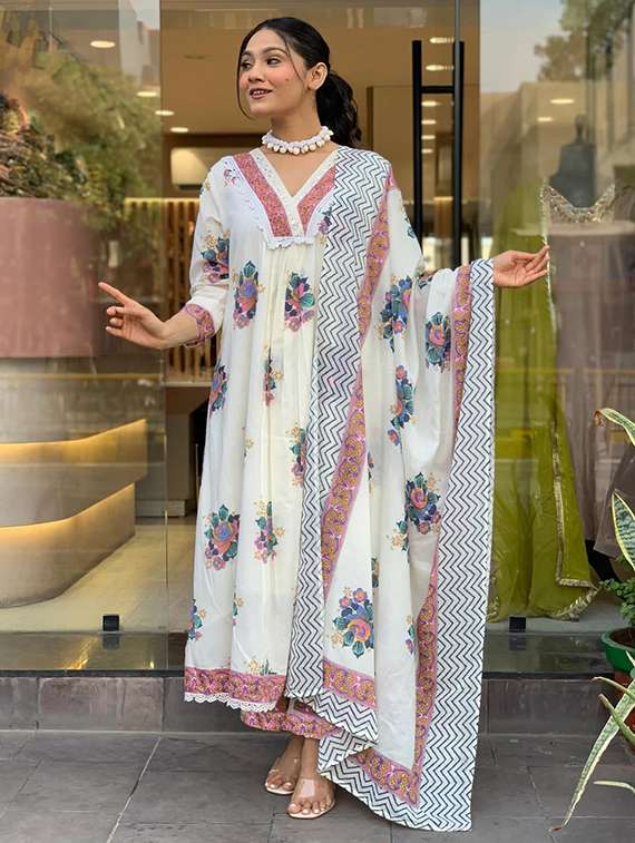 women floral three quarter sleeve kurta pant with dupatta set