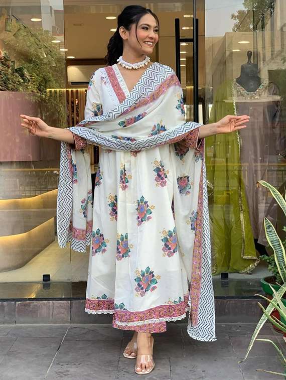 women floral three quarter sleeve kurta pant with dupatta set - 22220188 -  Standard Image - 3