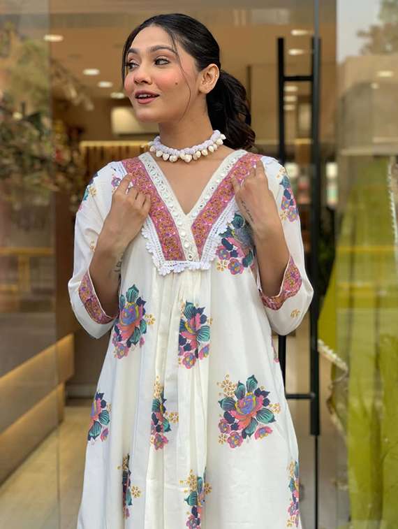 women floral three quarter sleeve kurta pant with dupatta set - 22220188 -  Standard Image - 5