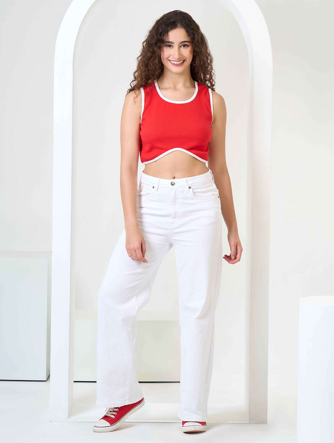 women solid sleeveless crop tank top